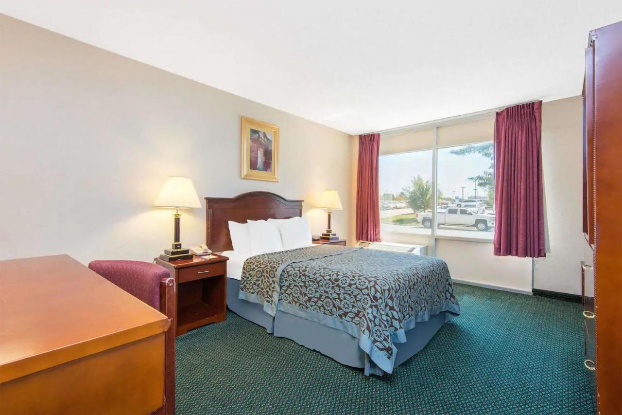 Blue Way Inn & Suites Wichita East 외부 사진